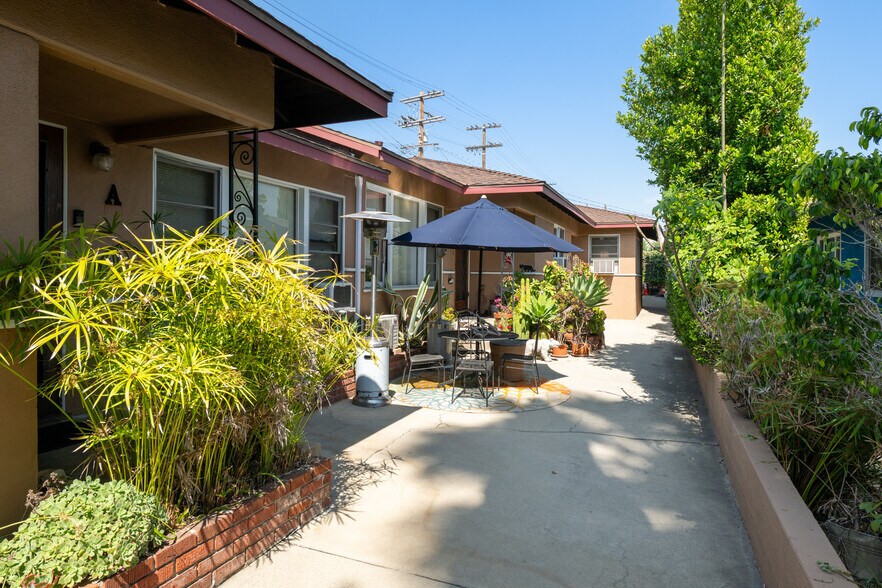 814 S Mayflower Ave, Monrovia, CA à vendre - Photo de l’immeuble – Image 2 sur 28