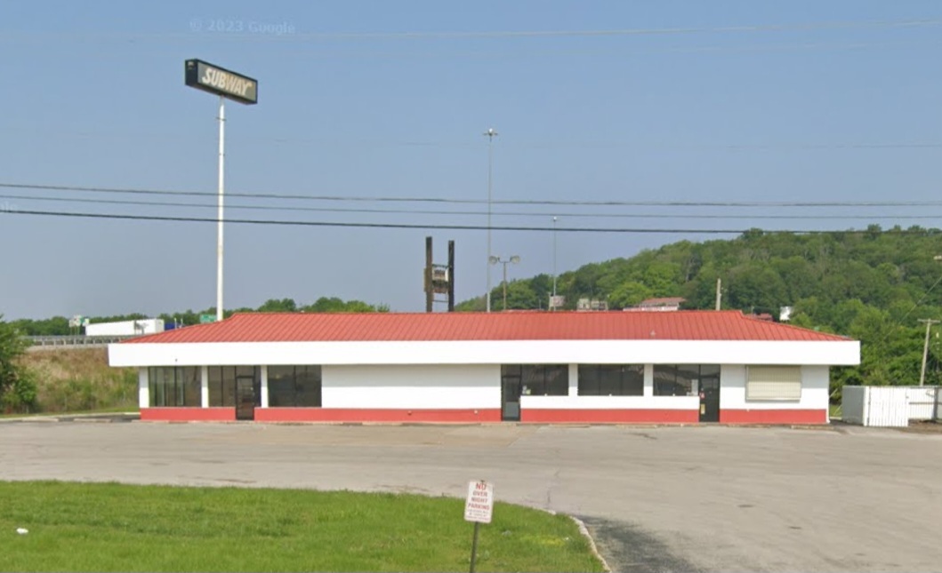 902 Mammoth Cave St, Cave City, KY à louer Photo de l’immeuble– Image 1 sur 3
