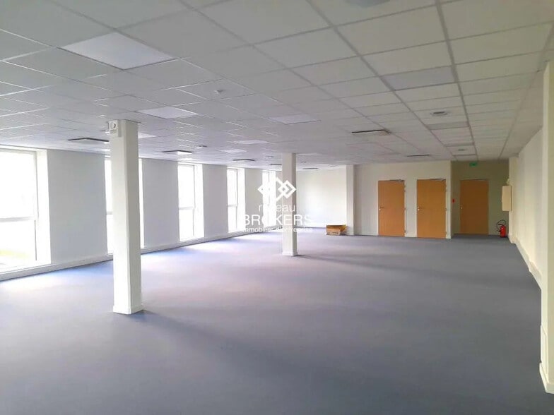 Bureau dans Orléans à vendre - Photo de l’immeuble – Image 1 sur 10