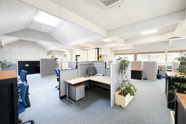 Plus de détails pour Bureau à louer