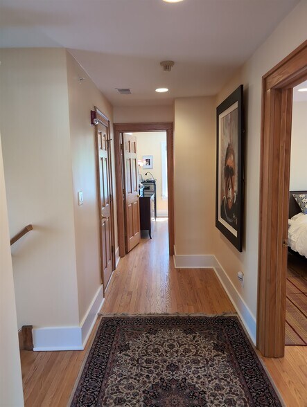 417 N Hough St, Barrington, IL à louer - Photo de l’immeuble – Image 2 sur 48