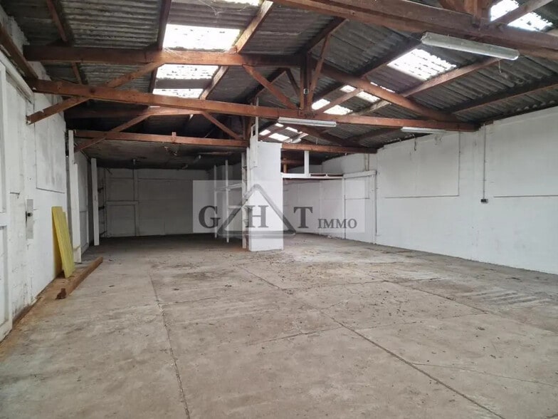Industriel/Logistique dans Domont à vendre - Photo de l’immeuble – Image 2 sur 3