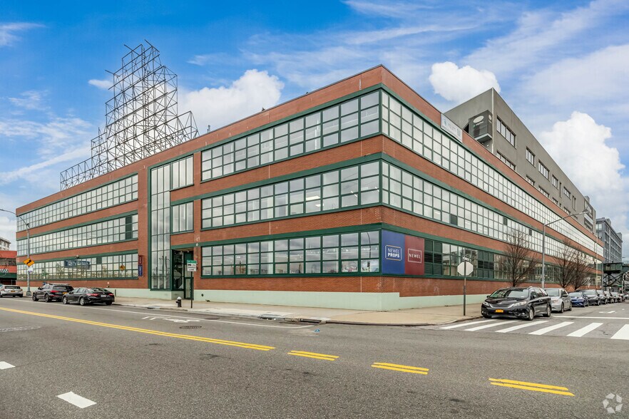 3200 Skillman Ave, Long Island City, NY à louer - Photo de l’immeuble – Image 2 sur 4