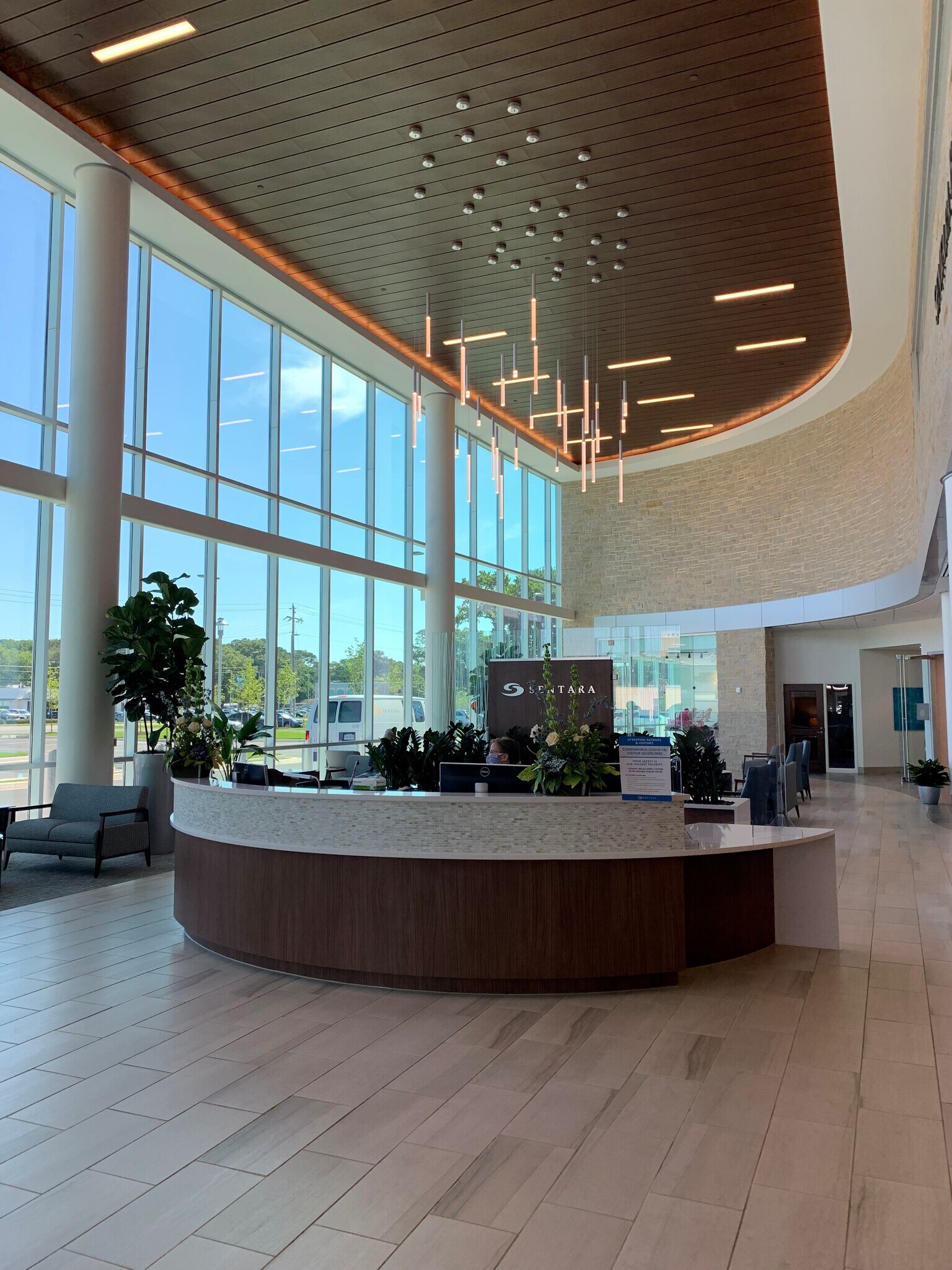 6251 E Virginia Beach Blvd, Norfolk, VA à louer Photo principale– Image 1 sur 6