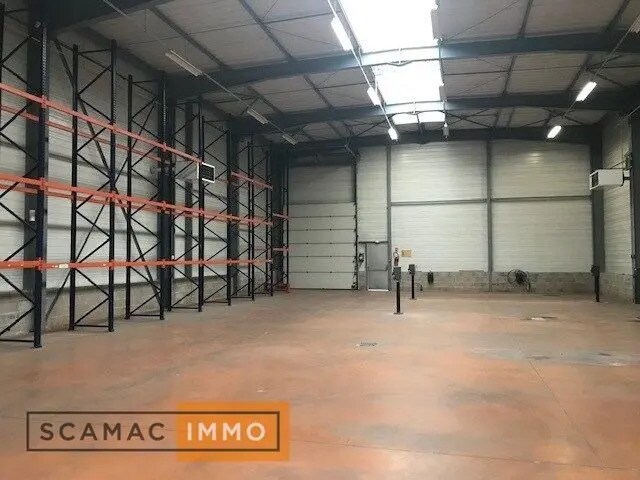 Plus de détails pour Industriel/Logistique à louer