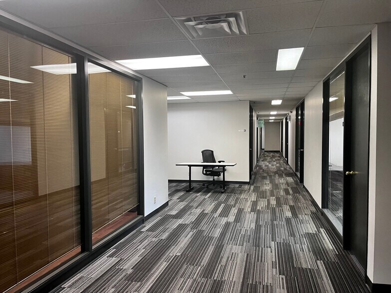 1001 1st St SE, Calgary, AB à louer - Photo intérieure – Image 3 sur 6