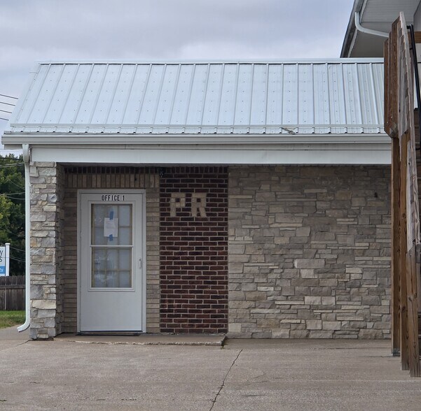 2654 W Central Park Ave, Davenport, IA à louer - Photo de l’immeuble – Image 1 sur 13