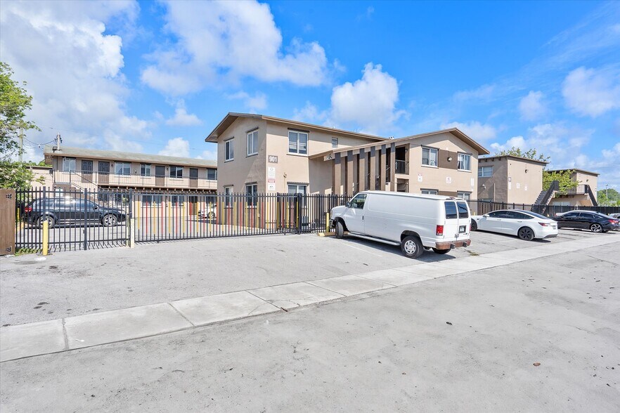 901-951 NW 8th Ave, Pompano Beach, FL à vendre - Photo de l’immeuble – Image 3 sur 18