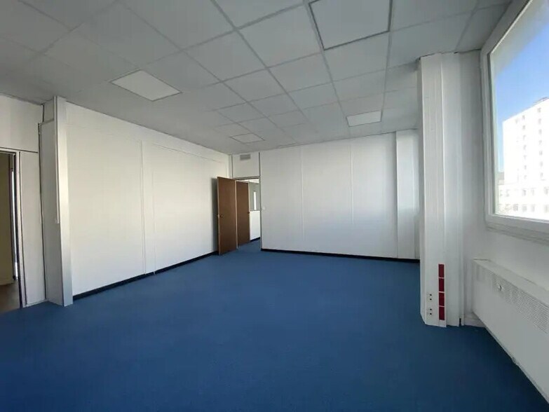 Bureau dans Bagneux à louer - Photo de l’immeuble – Image 3 sur 17