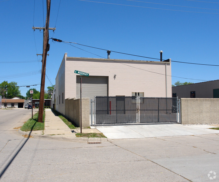 1704 E Nine Mile Rd, Hazel Park, MI à vendre - Photo de l’immeuble – Image 2 sur 2