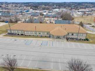 Plus de détails pour 2023 St. Mary's Blvd, Jefferson City, MO - Bureau à vendre