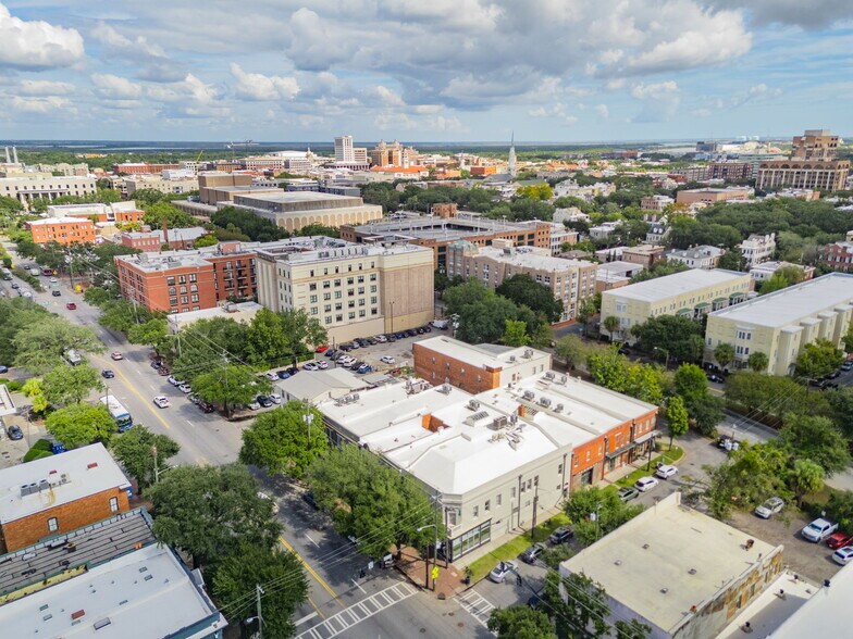 410 W Jones St, Savannah, GA à louer - Aérien – Image 1 sur 20