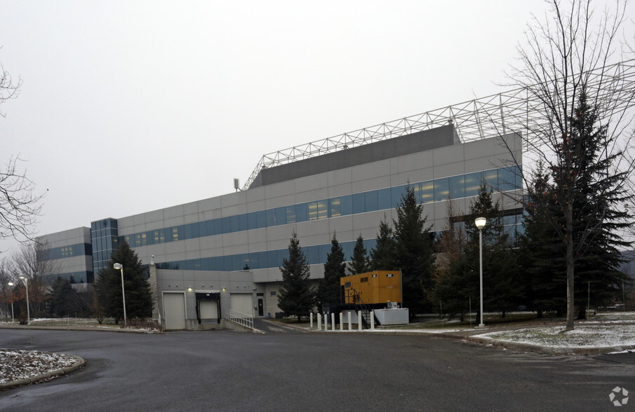 2500 Solandt Rd, Ottawa, ON à louer - Photo de l’immeuble – Image 2 sur 6