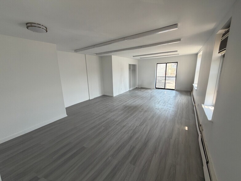 2667 Coney Island Ave, Brooklyn, NY à louer - Photo de l’immeuble – Image 2 sur 8