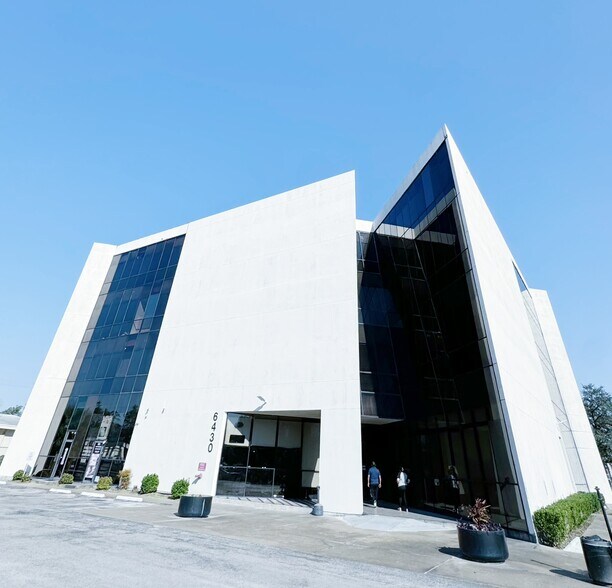 6430 Richmond Ave, Houston, TX à louer - Photo de l’immeuble – Image 1 sur 22