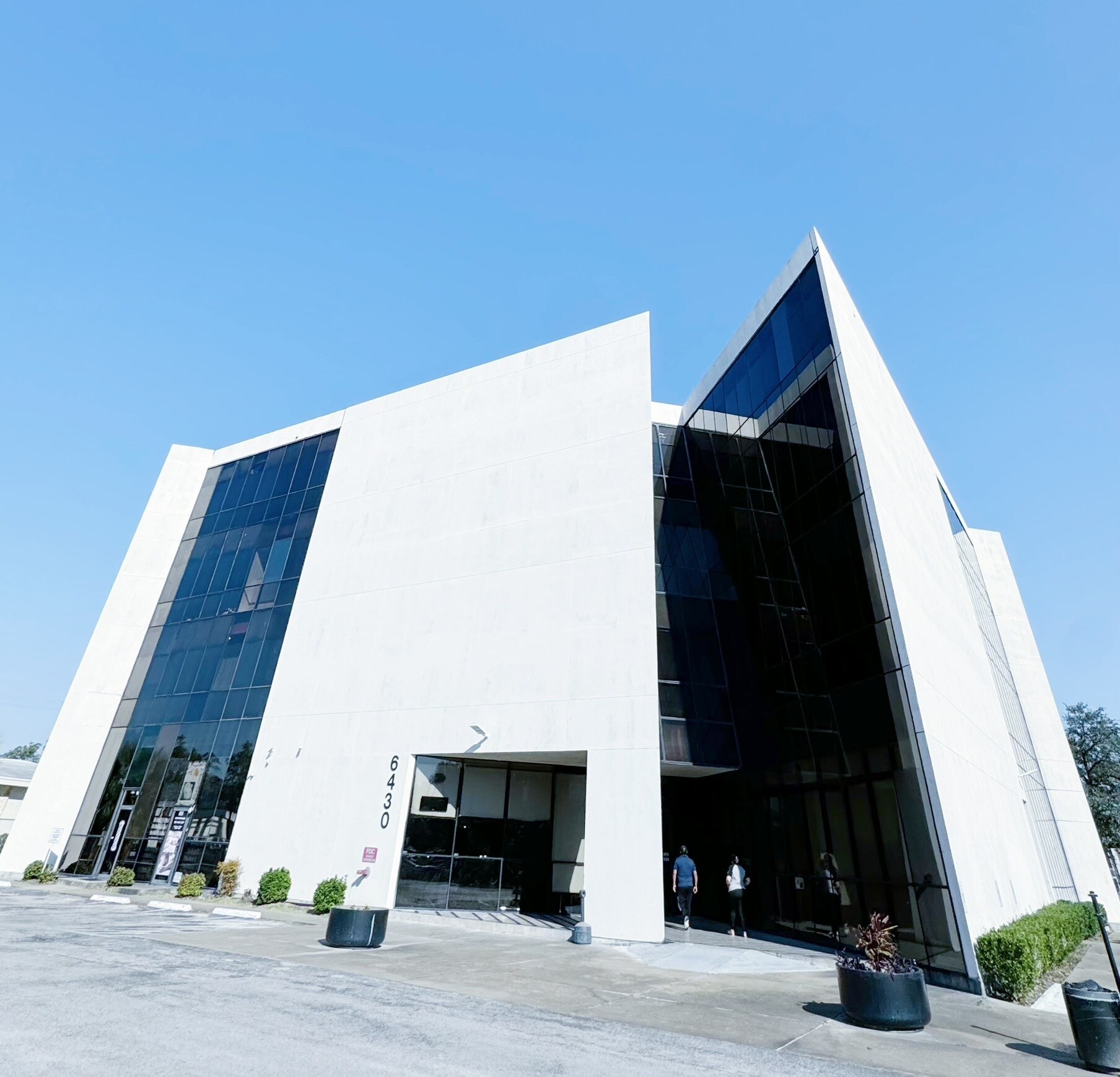 6430 Richmond Ave, Houston, TX à louer Photo de l’immeuble– Image 1 sur 23