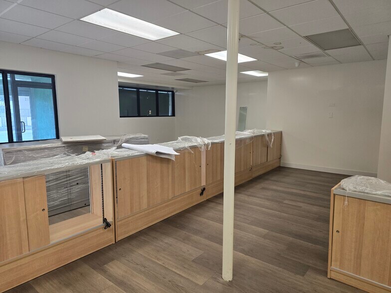 2181 W Venice Blvd, Los Angeles, CA à louer - Photo de l’immeuble – Image 2 sur 4
