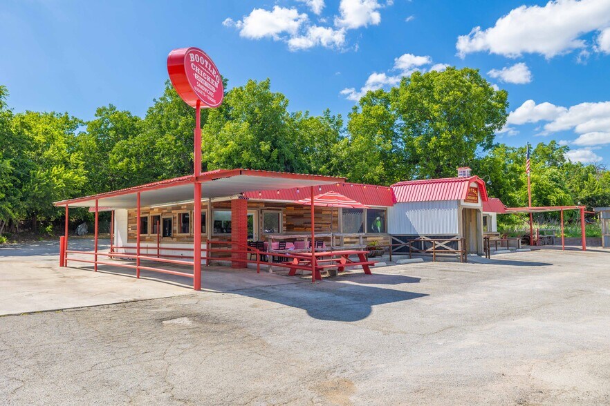 707 N Commercial Dr, Goldthwaite, TX à vendre - Photo de l’immeuble – Image 1 sur 31