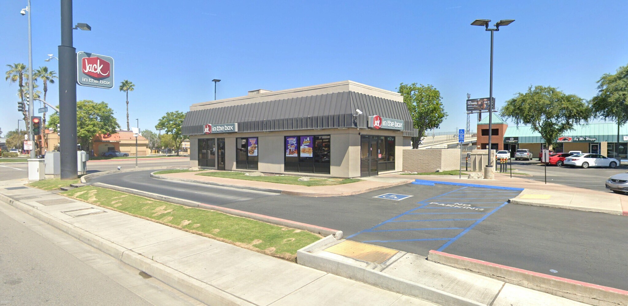 1200 Oak St, Bakersfield, CA à louer Photo de l’immeuble– Image 1 sur 4