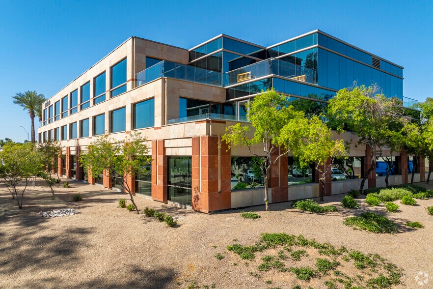 8501 N Scottsdale Rd, Scottsdale, AZ à louer - Photo de l’immeuble – Image 1 sur 6