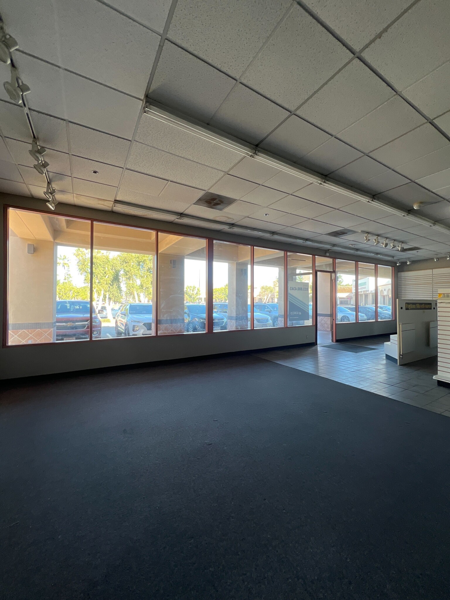 5533-5549 Philadelphia St, Chino, CA à louer Photo intérieure– Image 1 sur 7