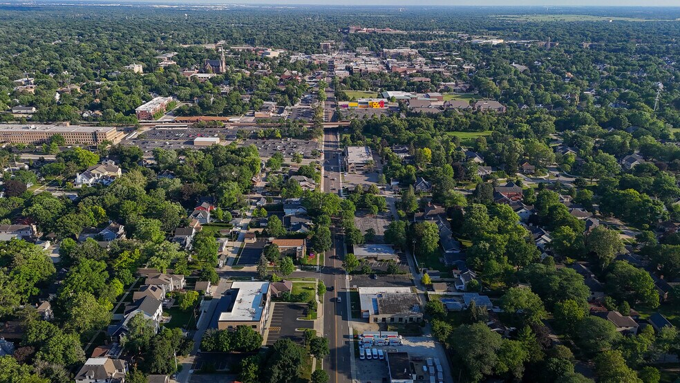 655 N Washington St, Naperville, IL à vendre - Photo de l’immeuble – Image 3 sur 24