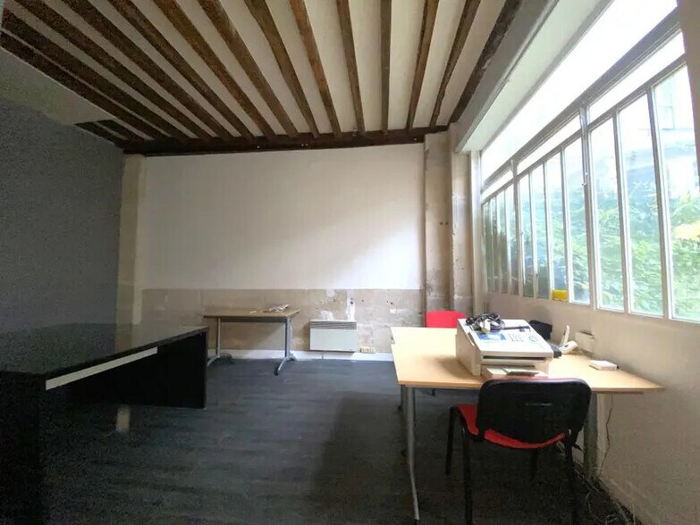 Immeuble residentiel dans Paris à vendre - Photo intérieure – Image 3 sur 4