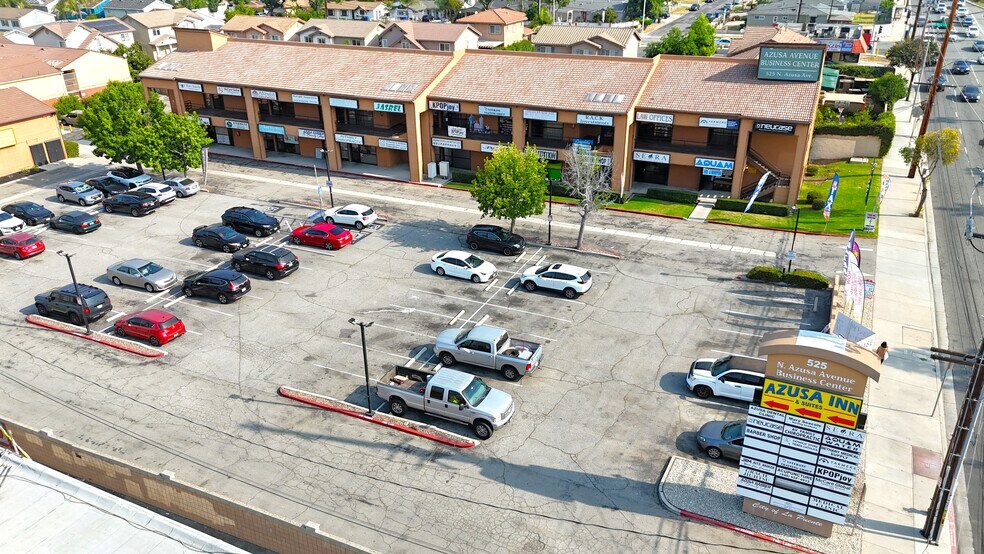 515-525 N Azusa Ave, La Puente, CA à louer - Photo de l’immeuble – Image 1 sur 12