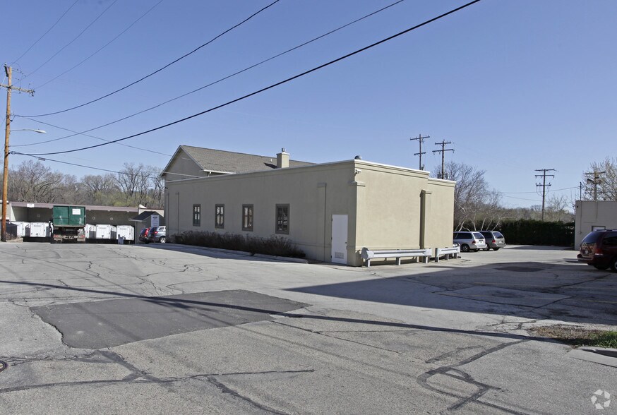 1300 Glenview Ave, Wauwatosa, WI à louer - Photo de l’immeuble – Image 3 sur 7