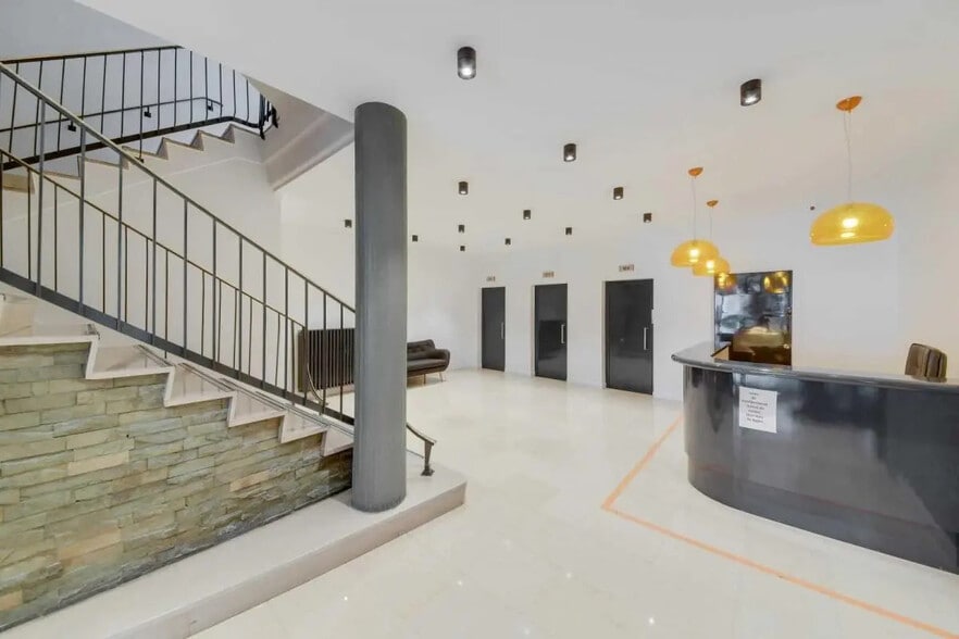 336 Rue Saint-Honoré, Paris à louer - Photo de l’immeuble – Image 2 sur 35