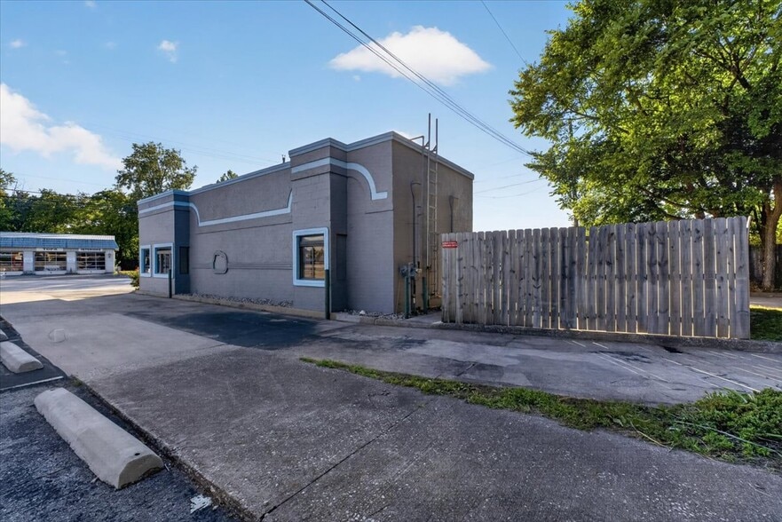 541 W Dixie Ave, Elizabethtown, KY à vendre - Photo principale – Image 1 sur 26