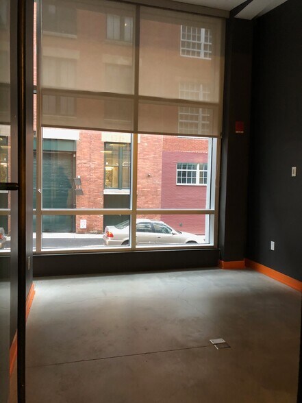 215 Water St, Brooklyn, NY à louer - Photo de l’immeuble – Image 3 sur 12