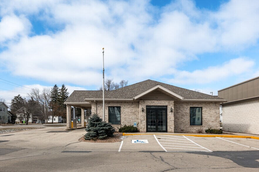 102 S Woodward St, Brandon, WI à vendre - Photo de l’immeuble – Image 2 sur 42