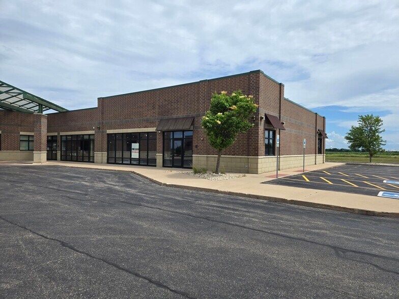 380 Eagle Dr, Rochelle, IL à louer - Photo de l’immeuble – Image 2 sur 3