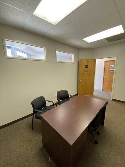 960 Corporate Dr, Hillsborough, NC à louer - Photo de l’immeuble – Image 3 sur 4