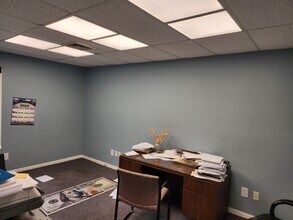 500 State Route 33 W, Millstone Township, NJ à louer Photo intérieure– Image 1 sur 3