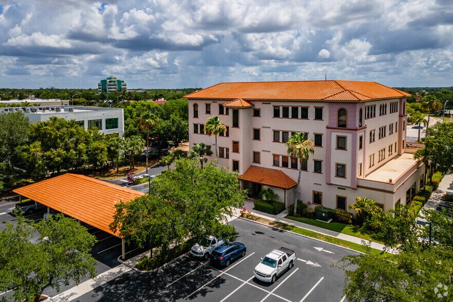 4851 tamiami Trl N, Naples, FL à louer - Photo de l’immeuble – Image 2 sur 10