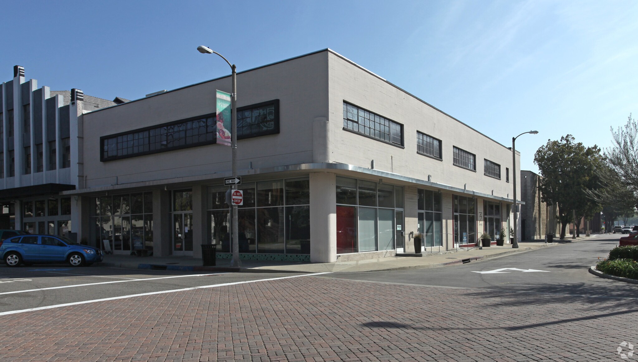 161-191 W 4th St, Pomona, CA à louer Photo principale– Image 1 sur 26