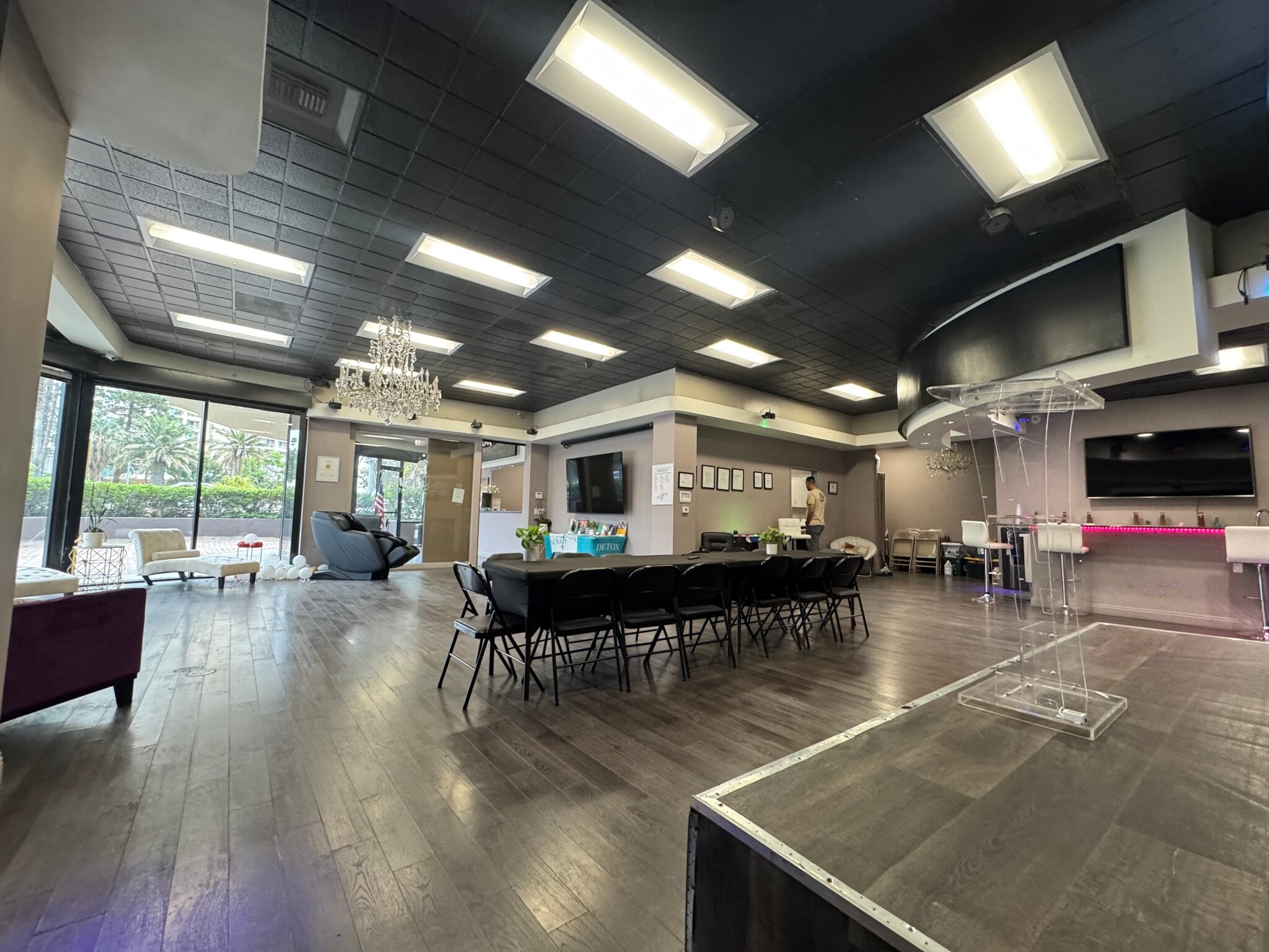 5975-5999 Topanga Canyon Blvd, Woodland Hills, CA à louer Photo intérieure– Image 1 sur 9