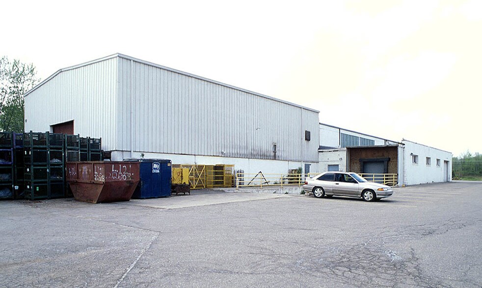 46035 Grand River Ave, Novi, MI à vendre - Photo de l’immeuble – Image 3 sur 11