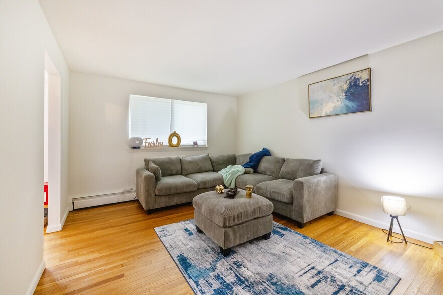 301 E Brown St, Norristown, PA à vendre - Photo de l’immeuble – Image 3 sur 9