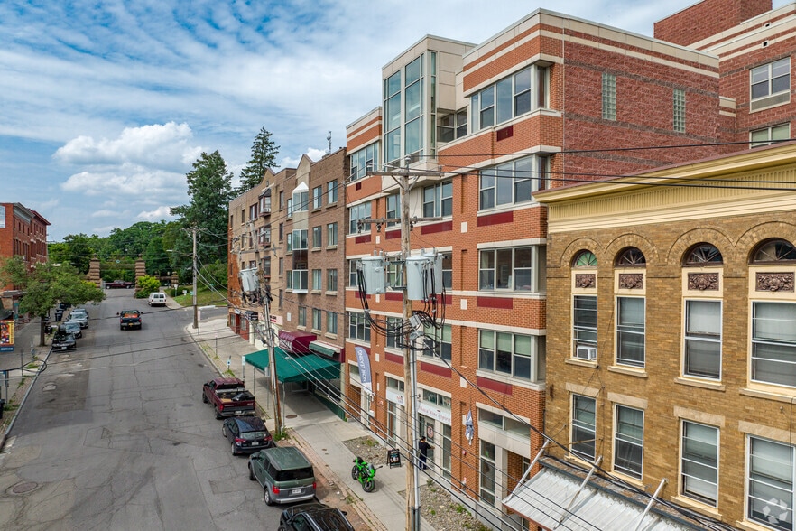 Cornell Student Housing Portfolio portefeuille de 4 biens à vendre sur LoopNet.fr - Photo principale – Image 2 sur 2