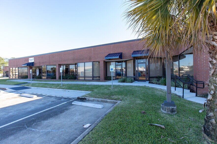 3130 Rogerdale Rd, Houston, TX à louer - Photo de l’immeuble – Image 1 sur 5