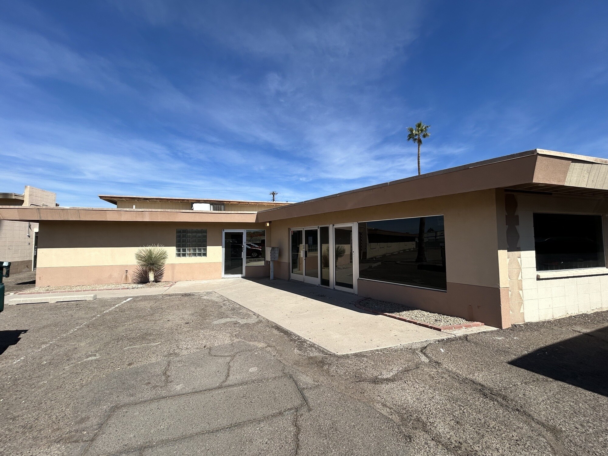 440 E Southern Ave, Phoenix, AZ à louer Photo principale– Image 1 sur 26