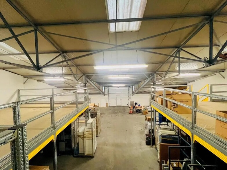 Local d'activités dans Aulnay-sur-Mauldre à vendre - Photo intérieure – Image 3 sur 7