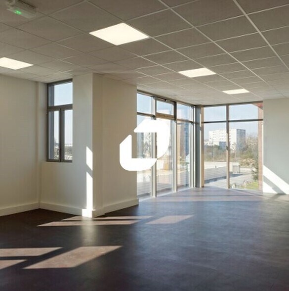 7-11 Allée Des Carrieres, Le Blanc-Mesnil à louer - Photo de l’immeuble – Image 2 sur 5