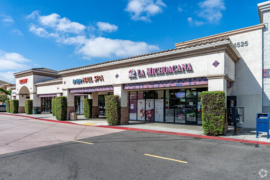 14525 Lakewood Blvd, Paramount, CA à vendre - Photo de l’immeuble – Image 1 sur 26