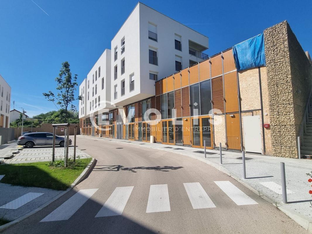 Local d’activités dans Vitry Sur Seine à louer Photo de l’immeuble– Image 1 sur 9