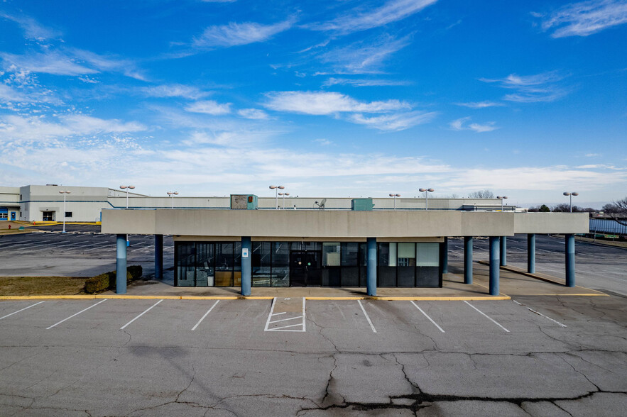 2301 N Aspen Ave, Broken Arrow, OK à louer - Photo de l’immeuble – Image 2 sur 5