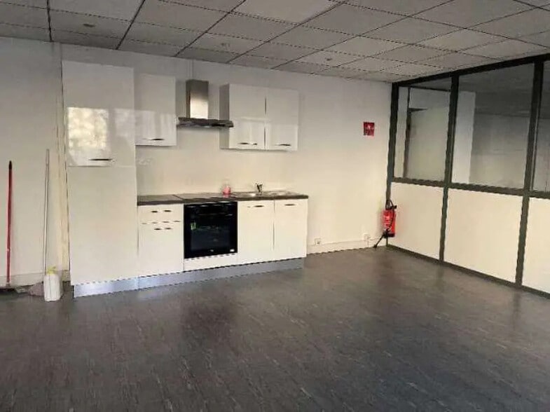 Bureau dans Villeurbanne à vendre - Photo de l’immeuble – Image 3 sur 8